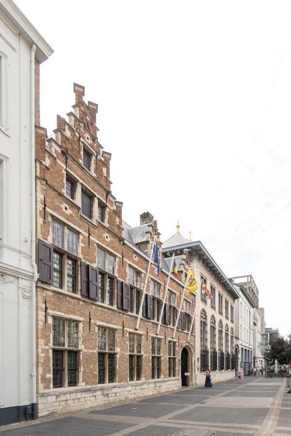 Shway - The India Yellow * Antwerp